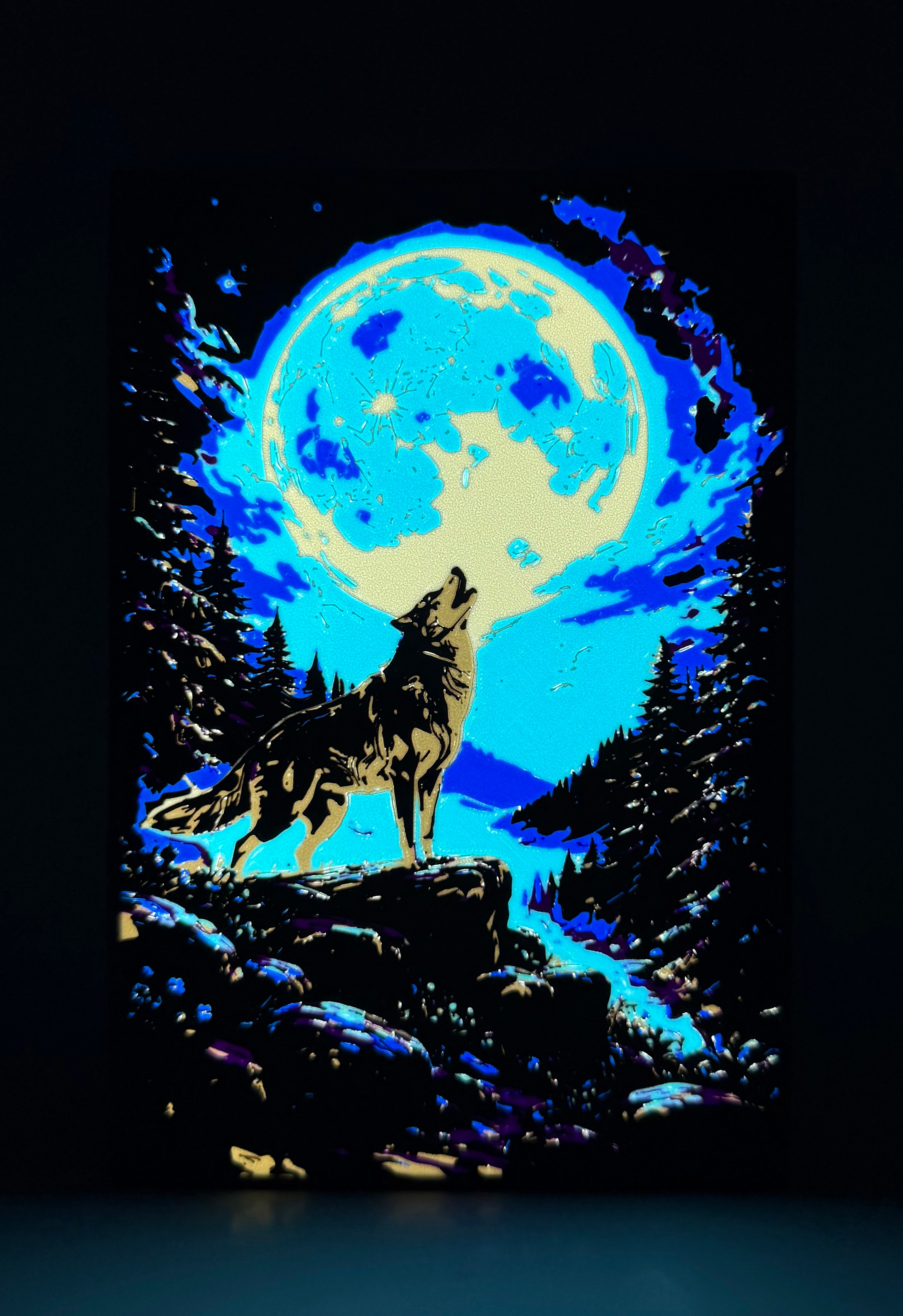 Howling Wolf Lightbox – LED Wildlife Wall Art for Nature & Wolf Lovers